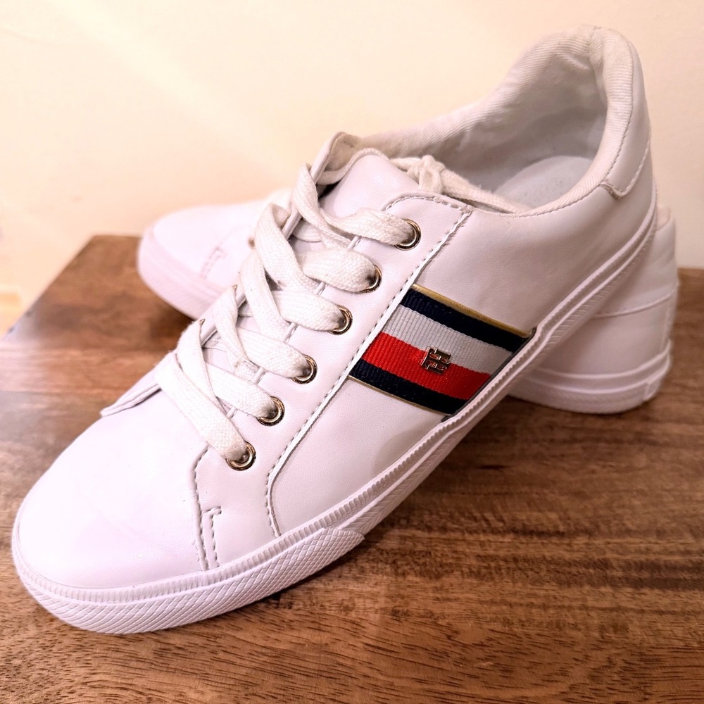 Tommy Hilfiger Twlenka Sneakers Womens 8.5 White Preppy Stripe Leather Sole Shoe